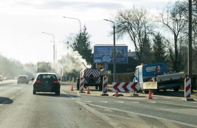 Rozpoczęły się naprawy ubytków w jezdni asfalt